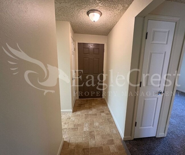 Building Photo - Two Bedroom Upstairs Unit in The Vineyards...