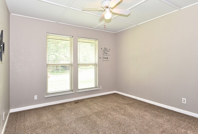 Building Photo - 2309 W Oakridge St