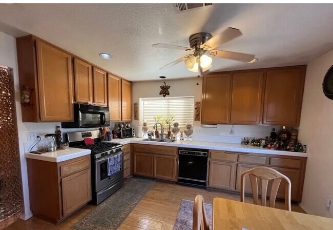 Building Photo - 3735 Aries Gln