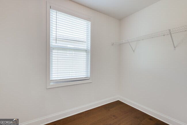 Building Photo - 499 Little Oak St