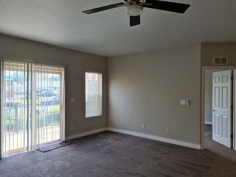 Building Photo - 1986 S University Blvd