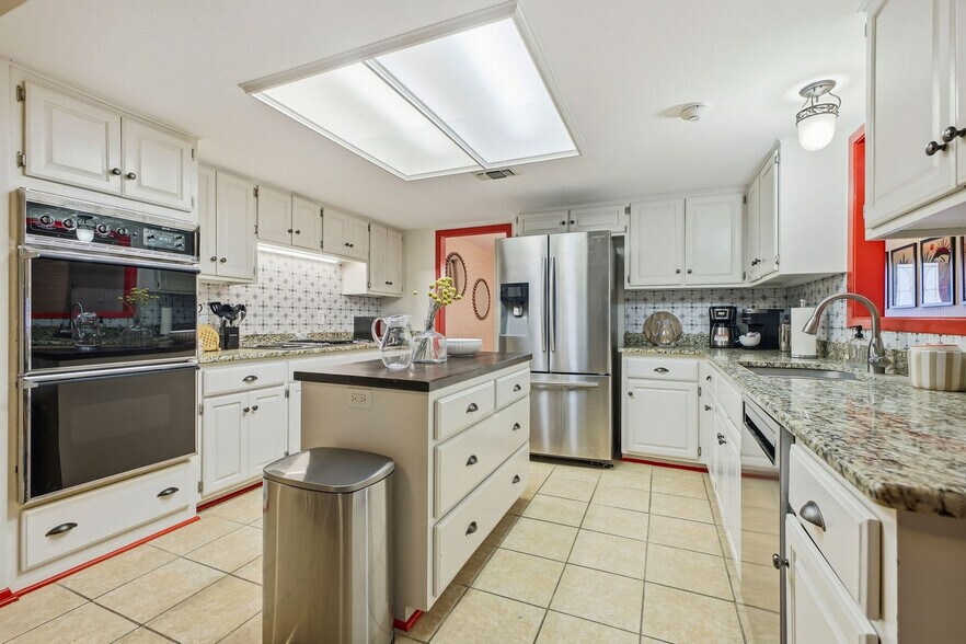 Building Photo - 310 Twisted Wood Dr