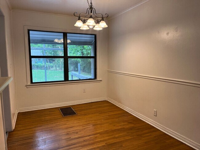Building Photo - Charming 1950's midtown bungalow near 41st and Peoria