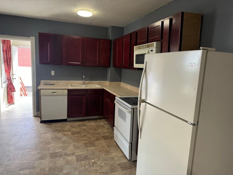 Building Photo - 306 W Lincoln Hwy