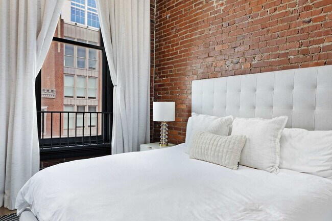 Building Photo - 126 2nd Ave N