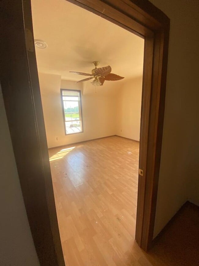 Building Photo - 3 Bed 2 Bath 1600+ sq ft Home for Rent - Appleton