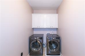 Building Photo - 6221 Spalding Dr