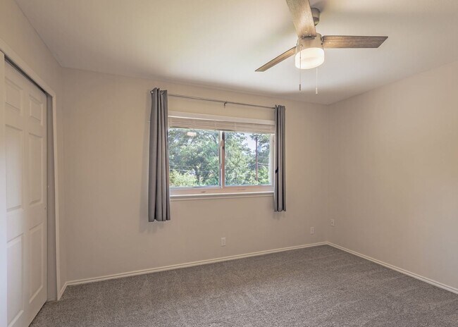 Building Photo - Gorgeous Northwood rental
