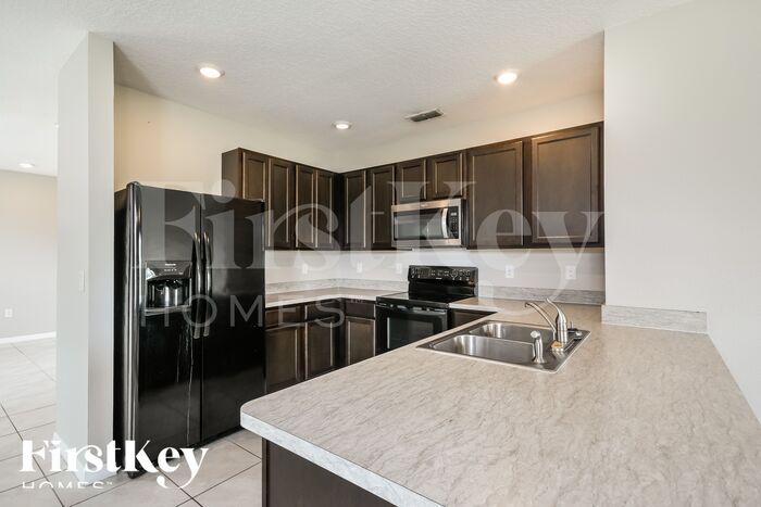 Building Photo - 621 Squires Grove Dr