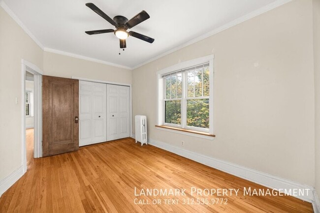 Building Photo - 824 W Wrightwood Ave