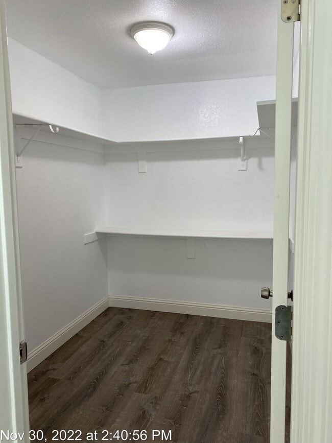 Building Photo - Country Property