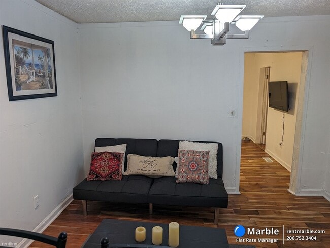 Building Photo - 2 br, 1 bath House - 849 W Brevard St