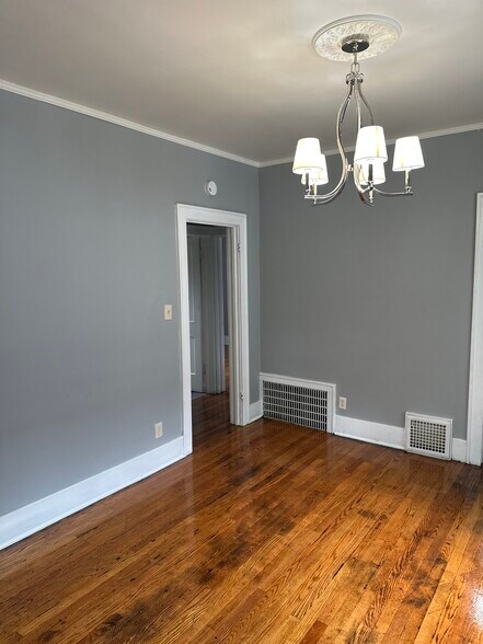 Building Photo - 623 S 33rd St