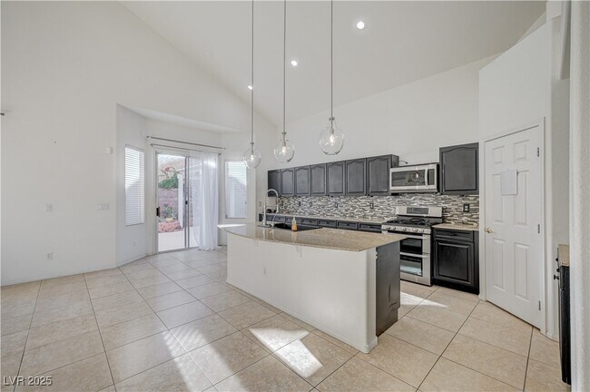 Building Photo - 57 Voltaire Ave