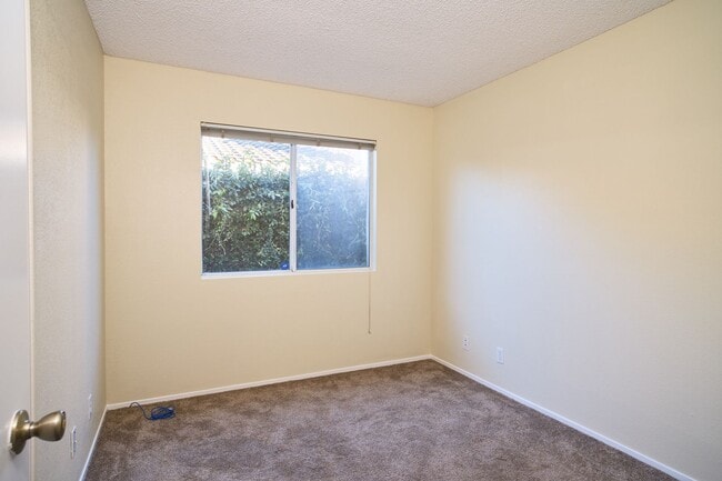 Building Photo - Lovely 3 Bedroom Home!