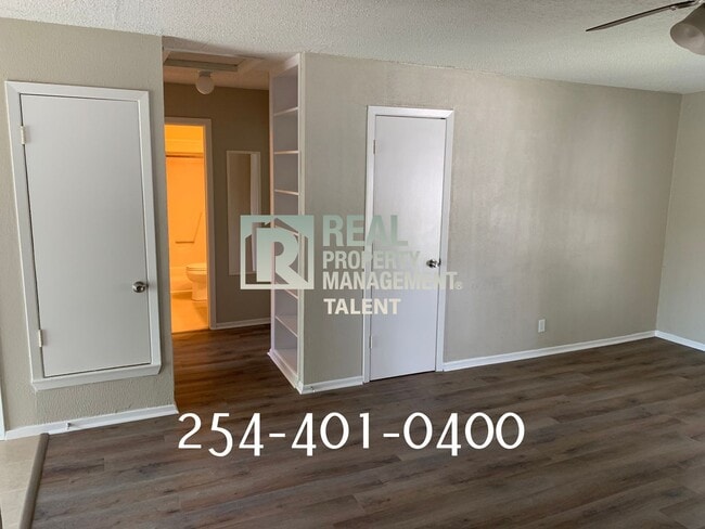Building Photo - 2214 Saulsbury Dr