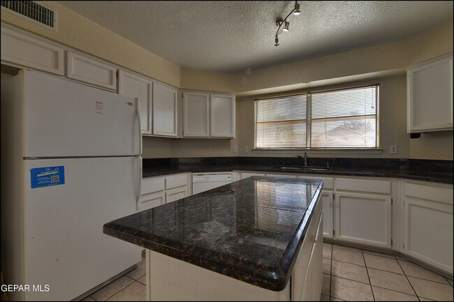 Building Photo - 11109 Loma Grande Dr