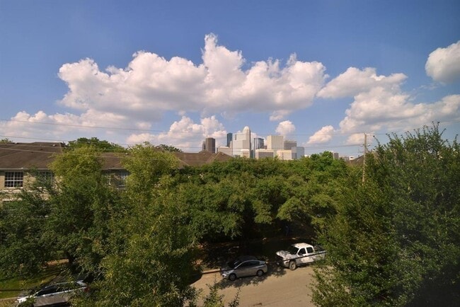 Building Photo - One-of-a-Kind Townhome in Desirable Midtown!
