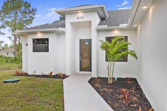 Building Photo - 812 Homestead Rd S