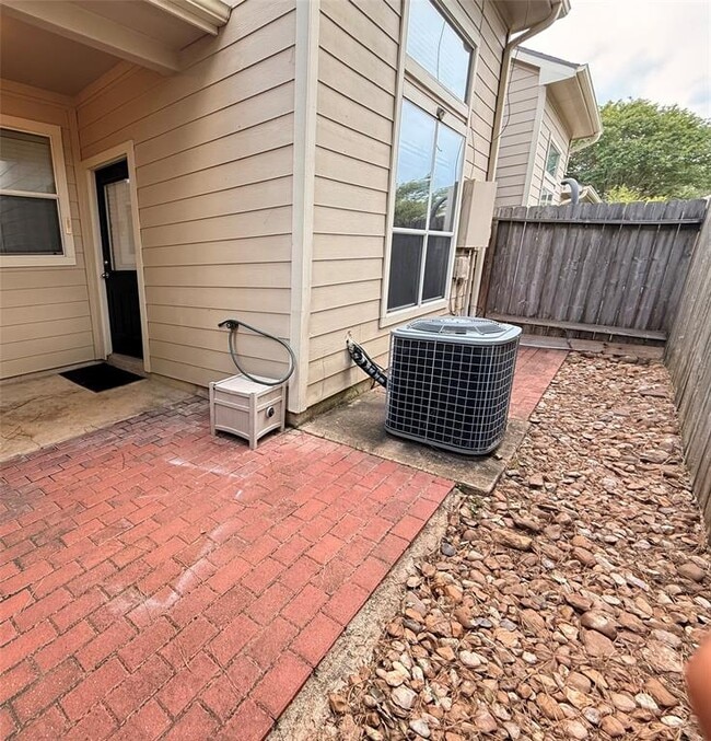 Building Photo - 815 Sterling Creek Cir