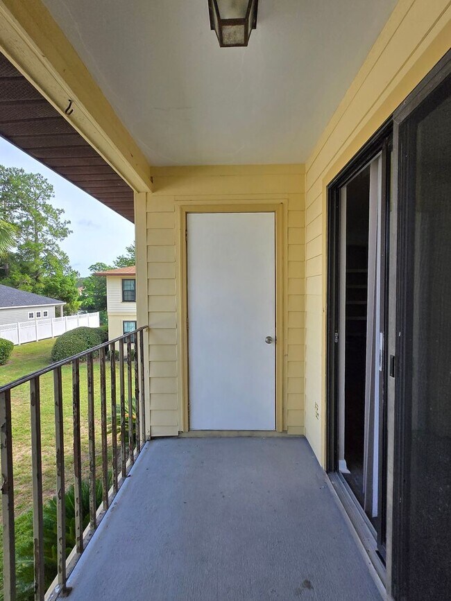 Building Photo - 2 Bedroom 2 Bath Condo