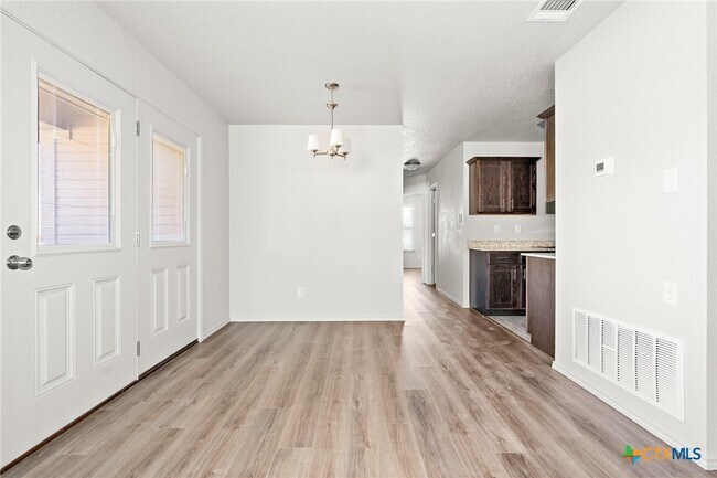 Building Photo - 103 Lost Trl