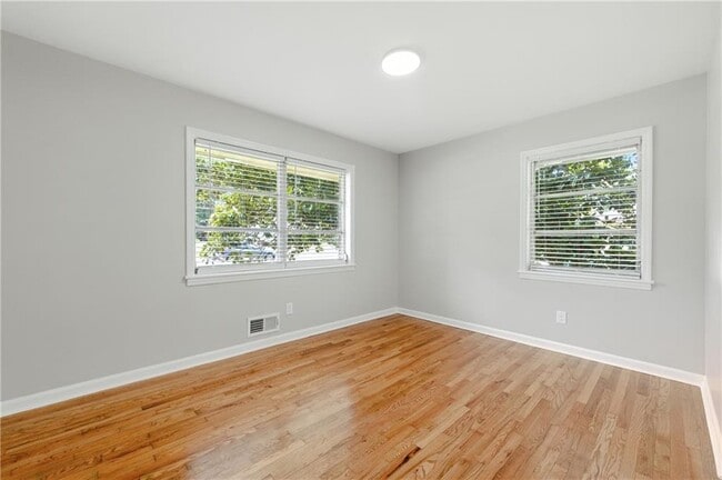 Building Photo - 1195 Starline Dr