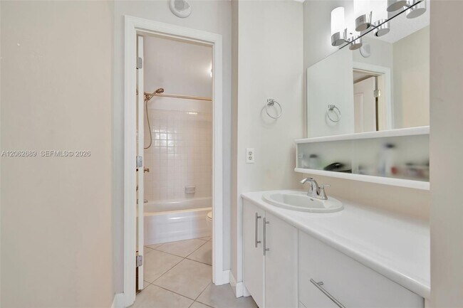 Building Photo - 3113 S Ocean Dr