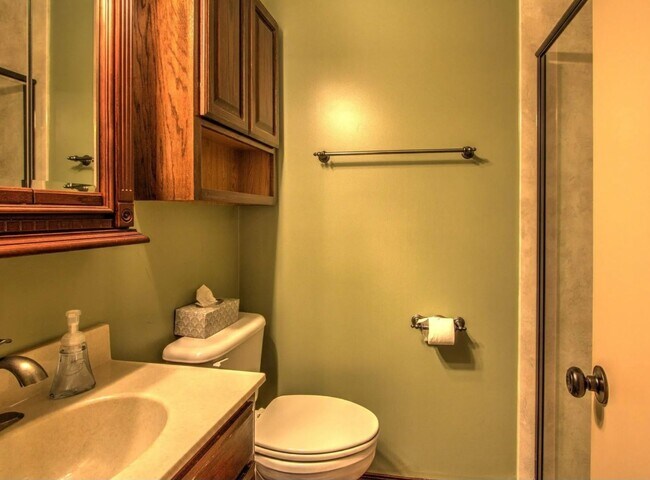 Building Photo - 3 bed 2 Bath, 2 car garage!