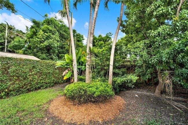 Building Photo - 6890 SW 51st St