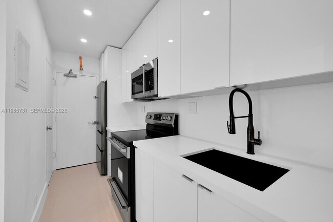 Building Photo - 1000 West Ave