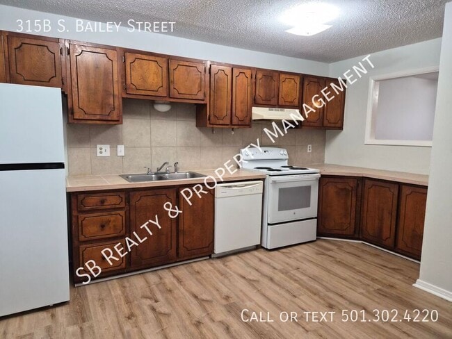 Building Photo - 315 S Bailey St