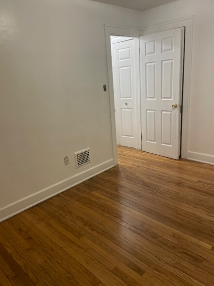 Building Photo - 15003 Ardmore St