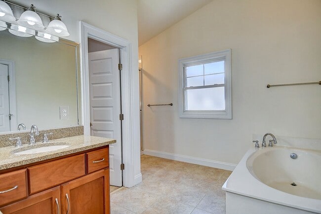 Building Photo - CHICKS BEACH CONDO FOR RENT - VIRGINIA BEACH!