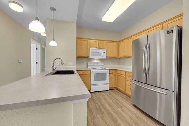 Building Photo - $1,595.00 - $500 OFF First Month Rent -  2 Bedrooms, 1 Bathroom, Condo in Longmont with Washer an...