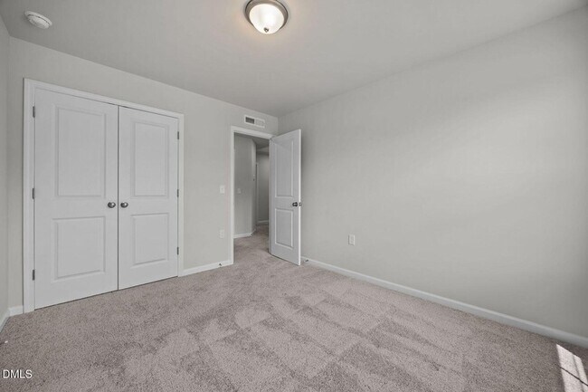 Building Photo - 200 Beacon Hl Rd