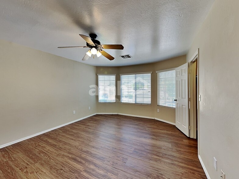 Building Photo - 7463 E Natal Ave