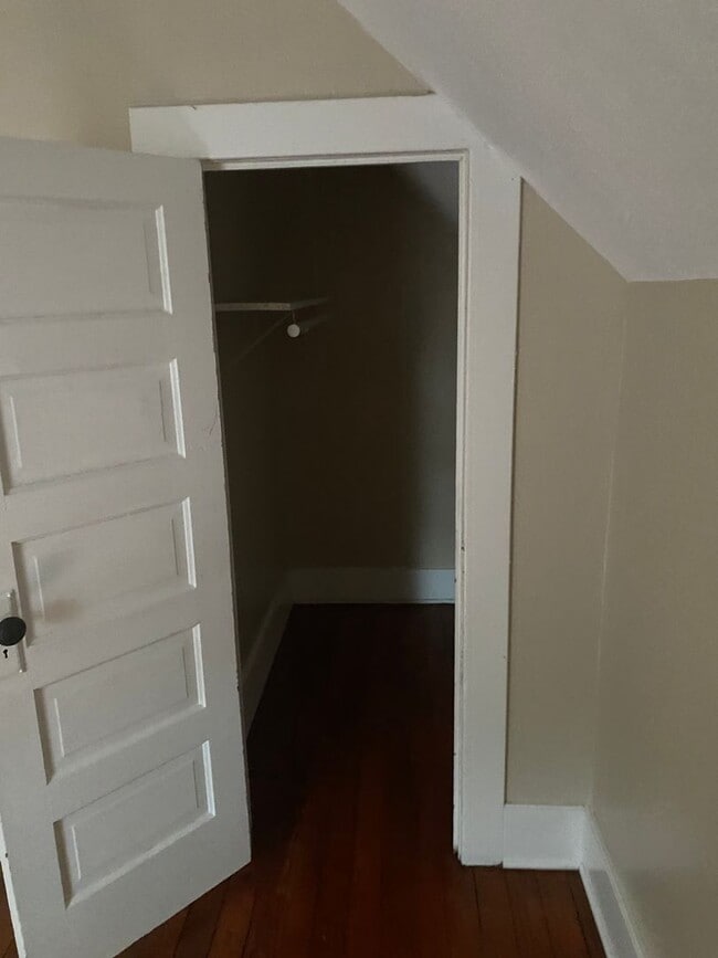 Building Photo - Beautiful new exterior on classic Harters Heights 4 bedroom (3 full baths) blocks from ND.
