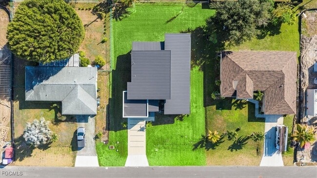 Building Photo - 1017 NE 4th Pl