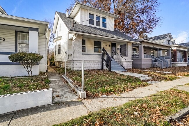 Building Photo - 810 Sutcliffe Ave