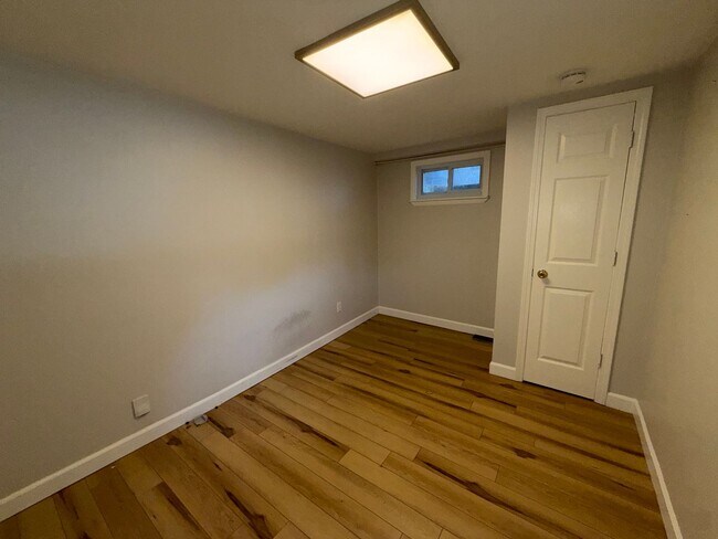 Building Photo - 421 Cannonbury Dr