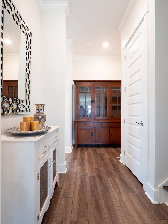 nice hallway has nooks for furniture pieces - 3498 Habenaria Rd