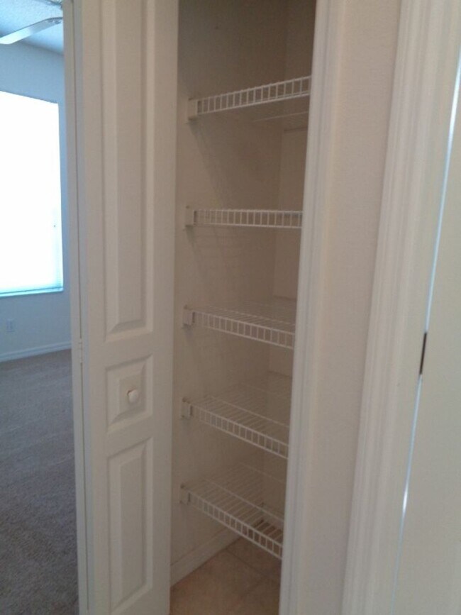 Building Photo - Welcome to your new home in beautiful Venice, Fl!  2 Bedroom 2 Bath w/ Den