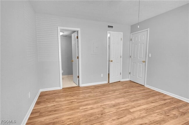 Building Photo - 4617 Bayshore Dr