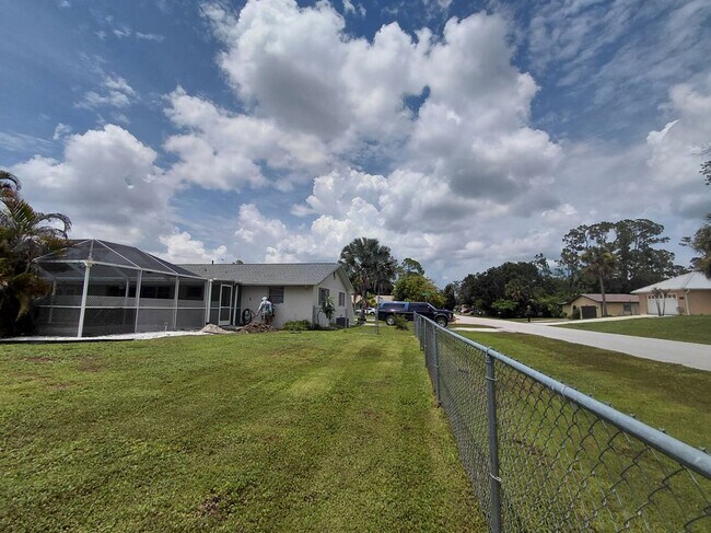 Building Photo - 20263 Hamilton Ave
