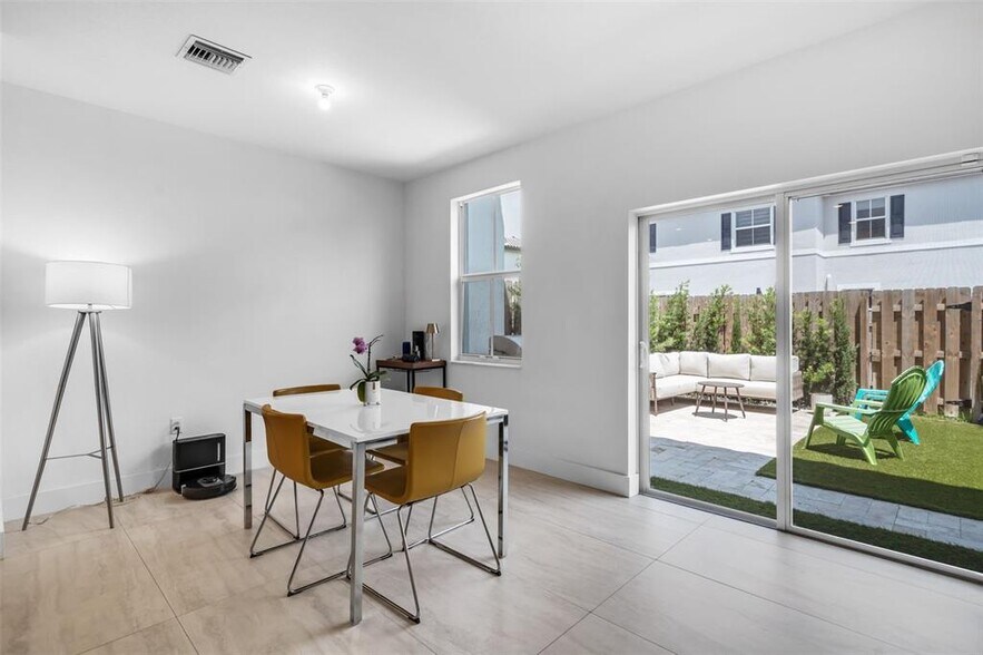 Building Photo - 11927 NW 46th St