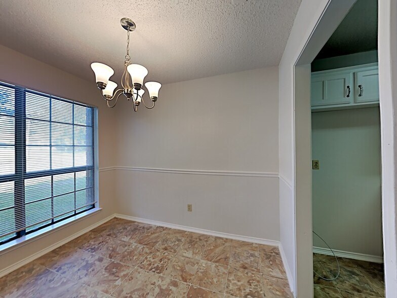 Building Photo - 5211 Wild Horse Ct