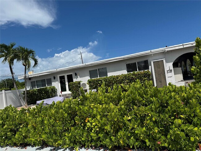 Building Photo - 1301 Grouper Dr