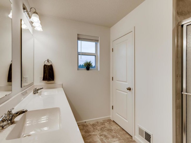 Building Photo - 718 Maggie Way