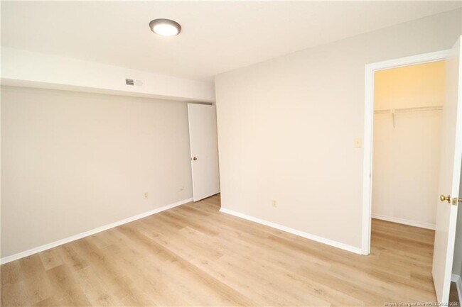 Building Photo - 3901 Lexington Dr